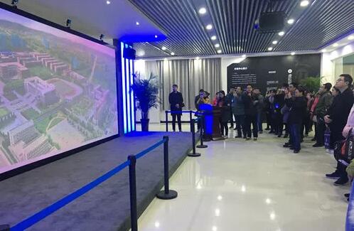 泛IT学院技术体验中心再迎新客,50多位骨干教师前来探秘!