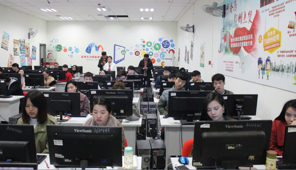 1558593340824851.jpg 配图3 郑州云和数据IT培训课堂.jpg